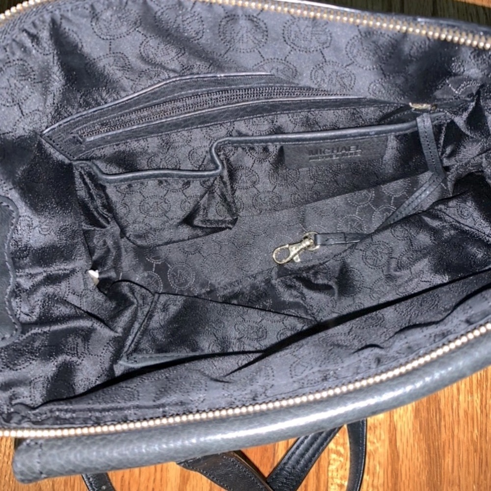 Michael Kors Crossbody - Picture 4 of 6